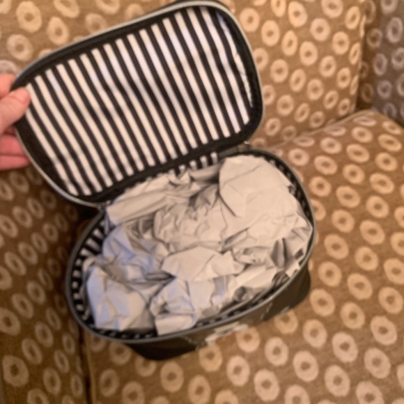 Makeup bag - Picture 2 of 3
